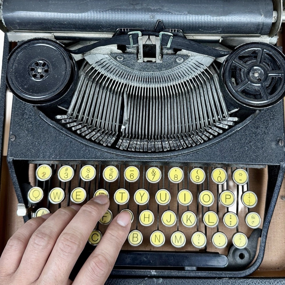 [RARE] Vintage Royal Signet Senior Portable Manual Typewriter w/ Hard Case 1932